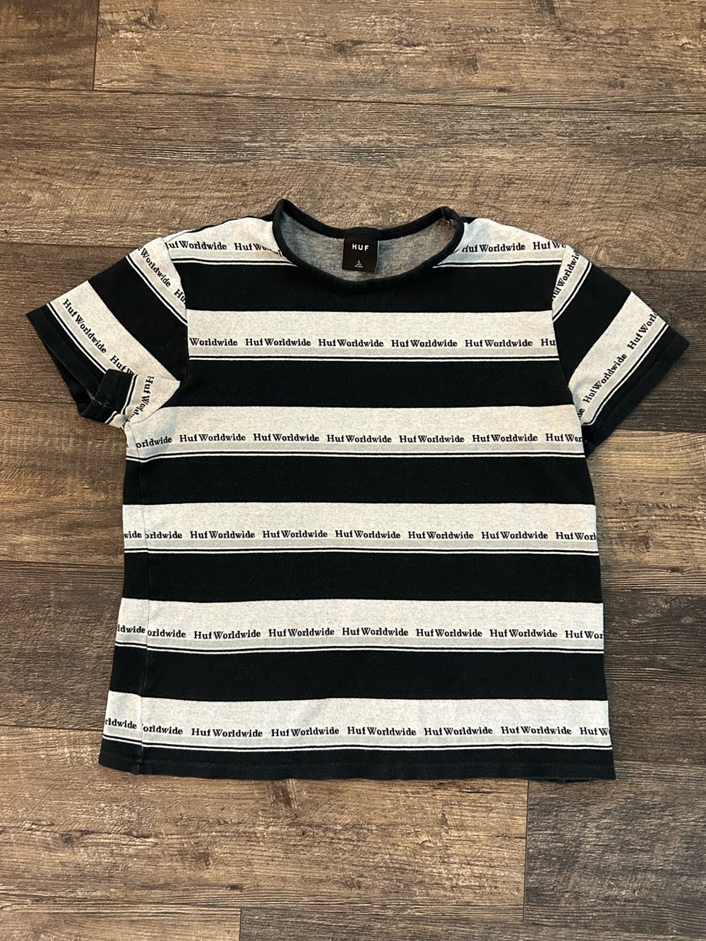 HUF Worldwide Striped Tee Y2K Streetwear Men’s Size M